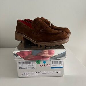 Suede loafers,  Pas de rouge. NWT and box. size 7 ( eur 37)